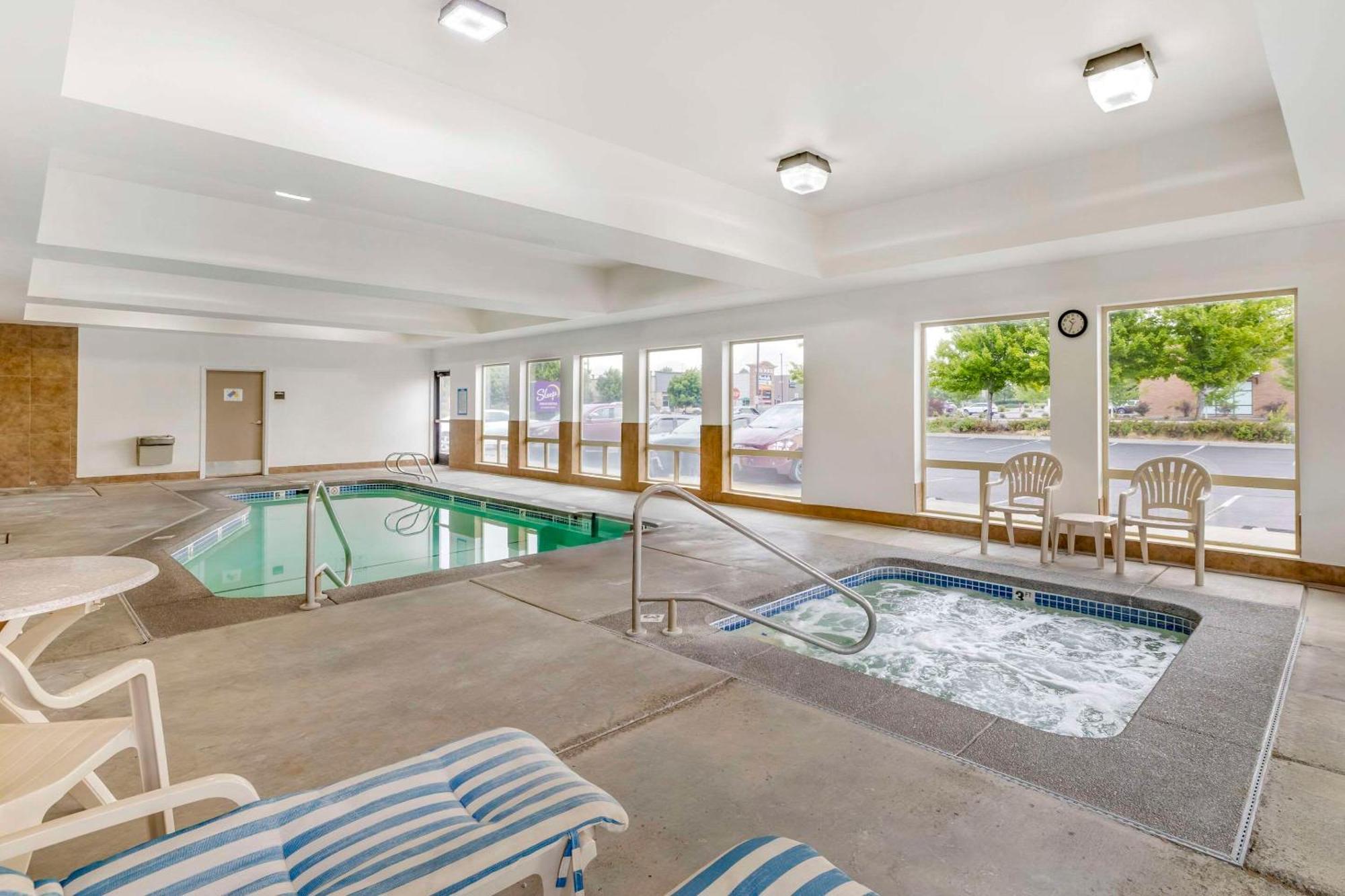 Sleep Inn & Suites Redmond Bagian luar foto